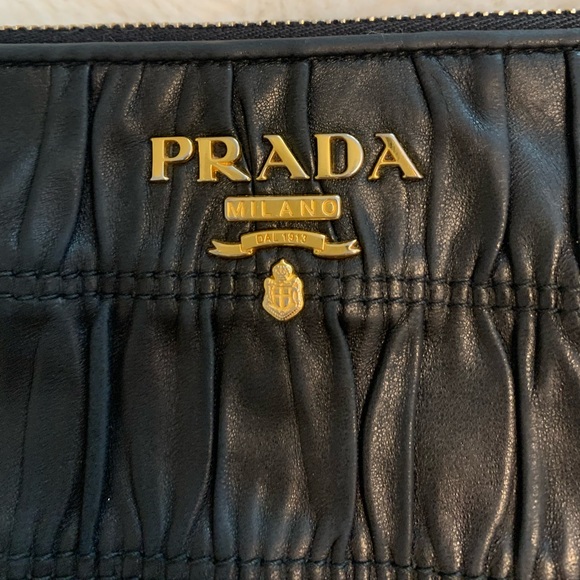 💯 Authentic Prada Nappa Gaufre crossbody purse - Picture 14 of 16